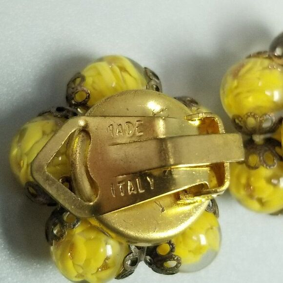 Vintage Made in Italy Bright Yellow Glass Beaded Cluster Clip On Earrings - Picture 4 of 7